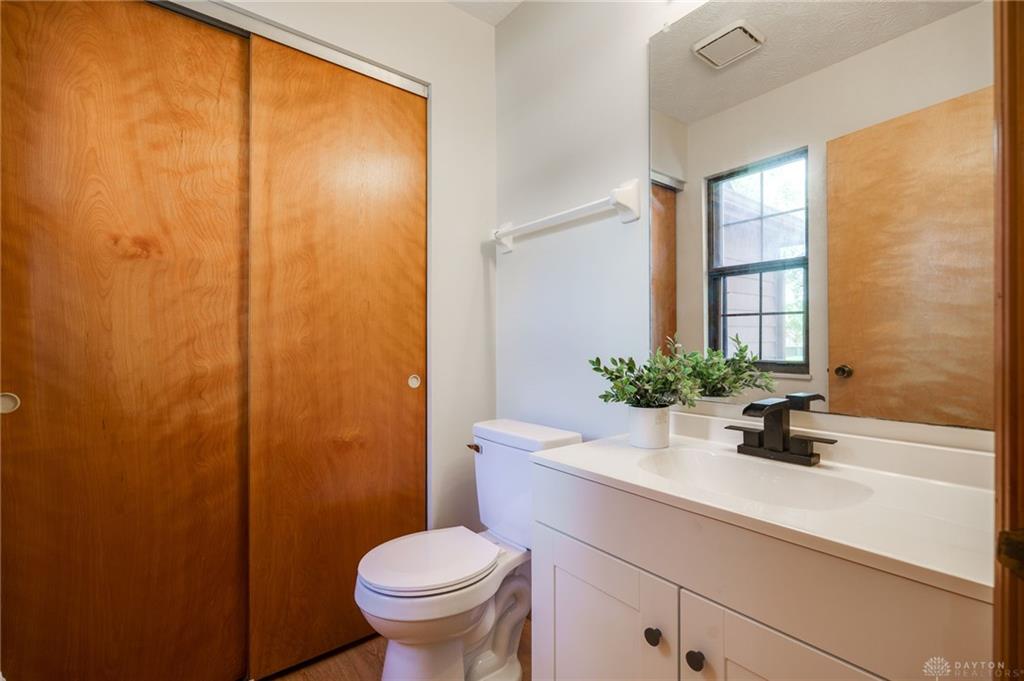 6297 Karlsridge Drive Property Photo 7