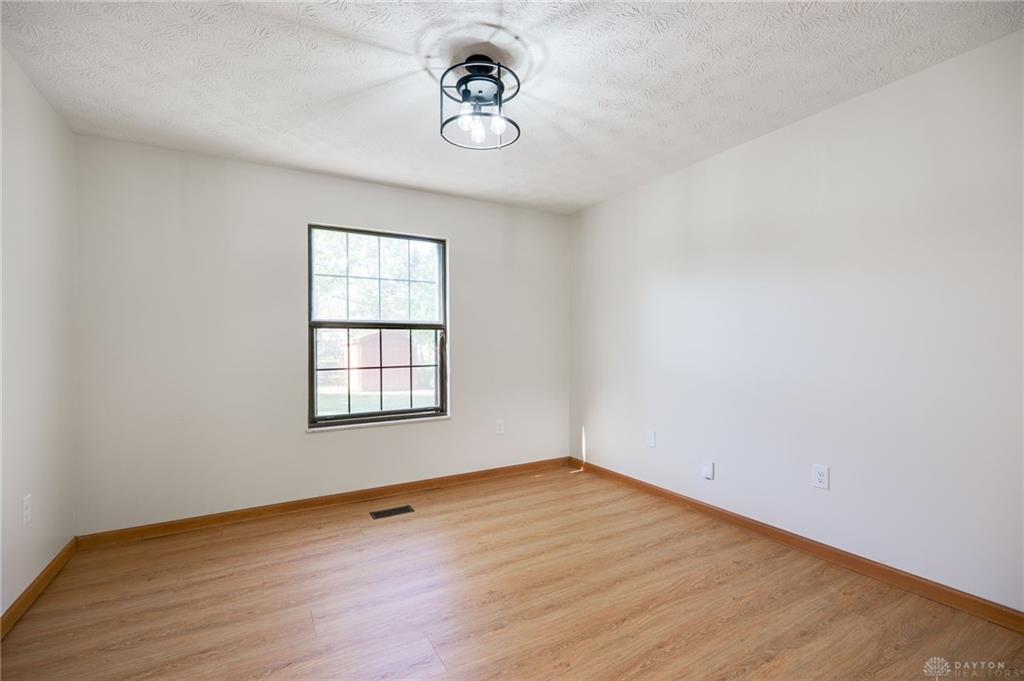 6297 Karlsridge Drive Property Photo 11