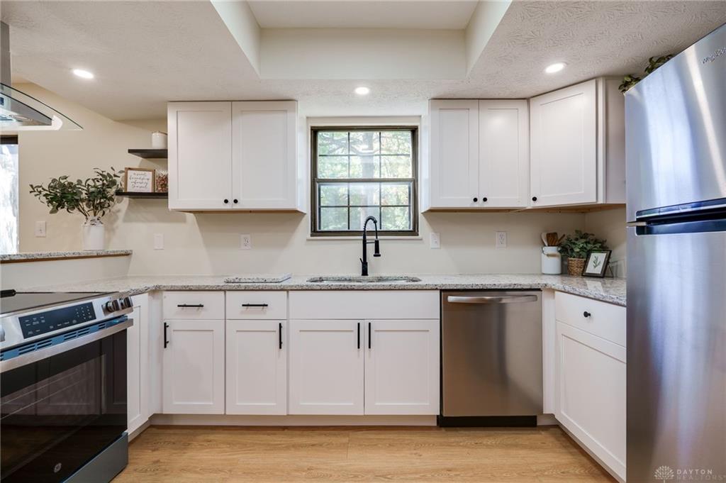 6297 Karlsridge Drive Property Photo 14