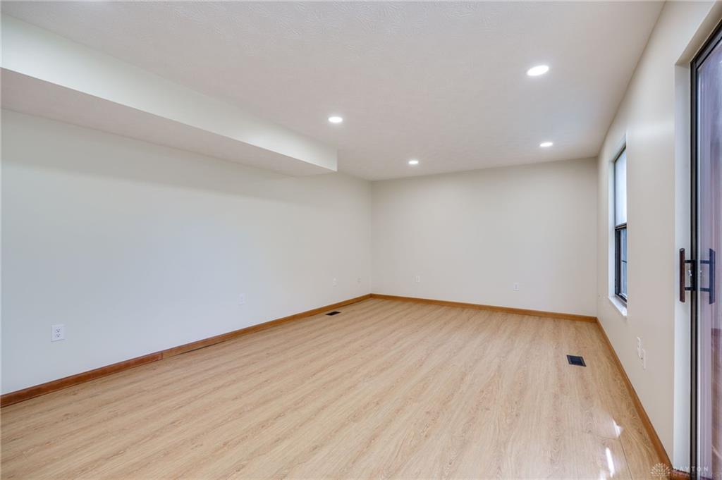 6297 Karlsridge Drive Property Photo 20