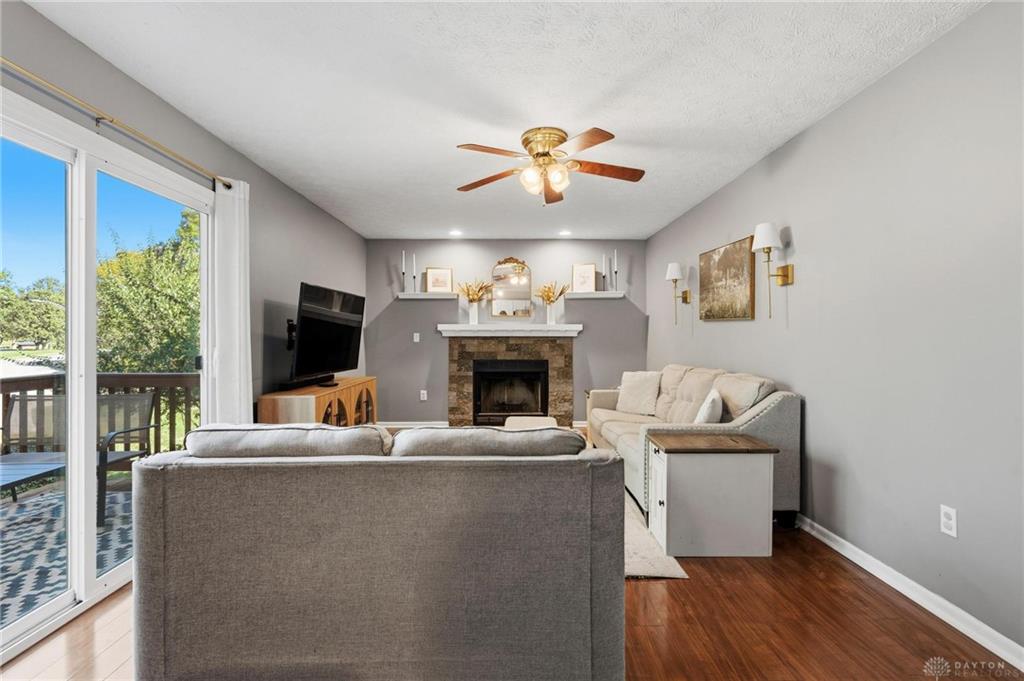 727 Harnam Court Property Photo 17