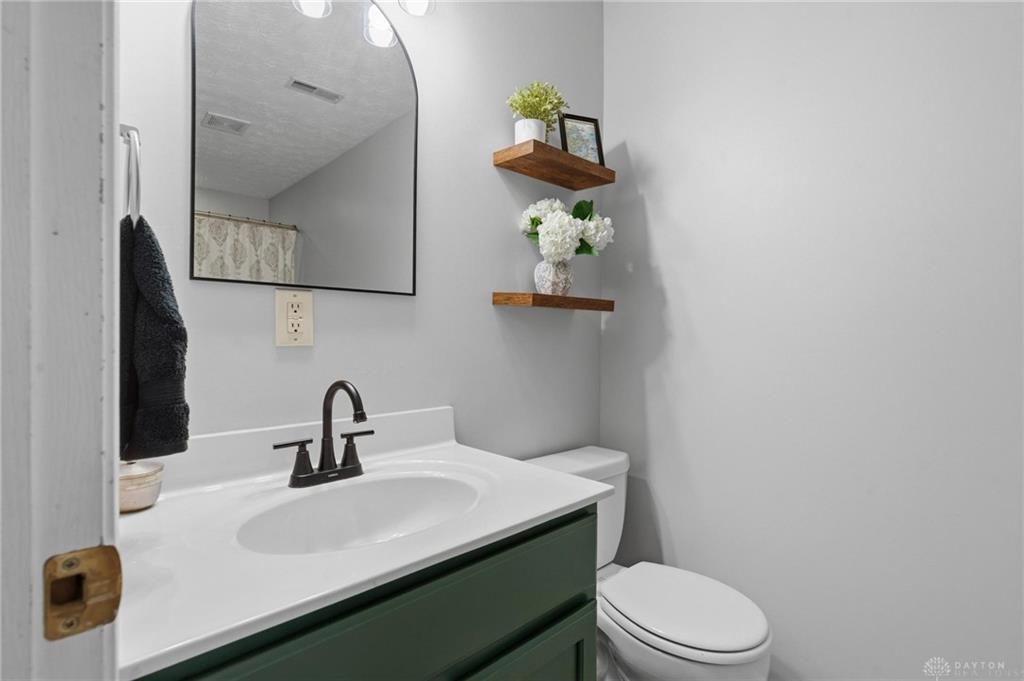 727 Harnam Court Property Photo 32