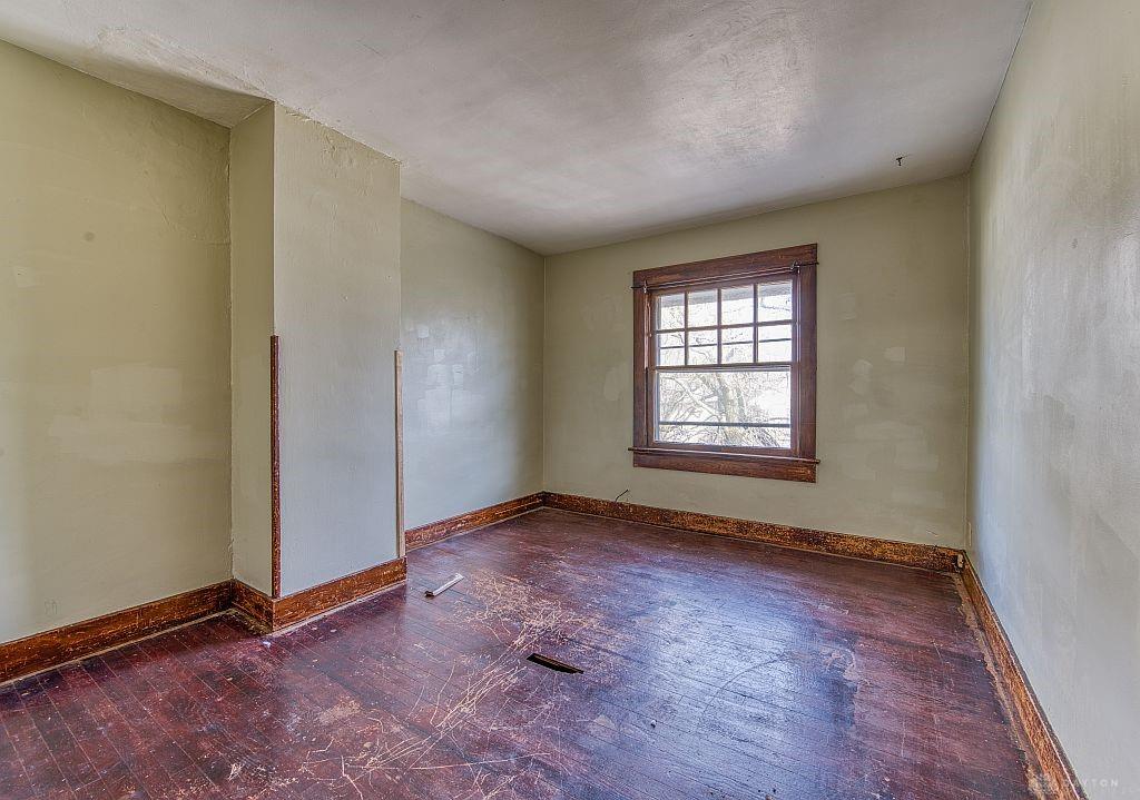 127 Iroquois Property Photo 18