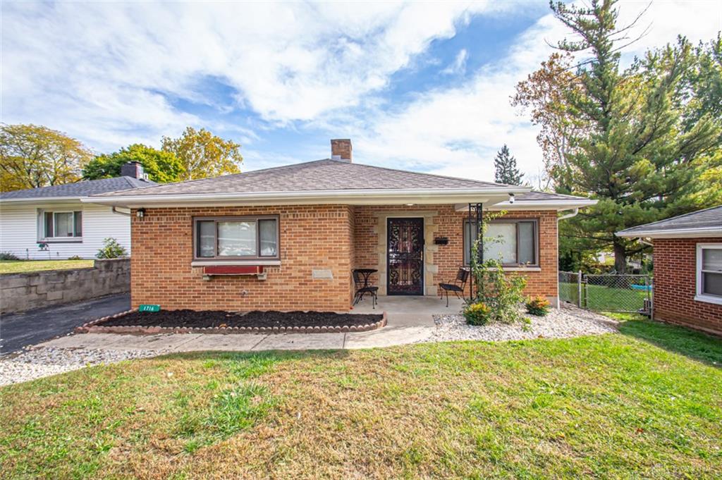 1716 Parkhill