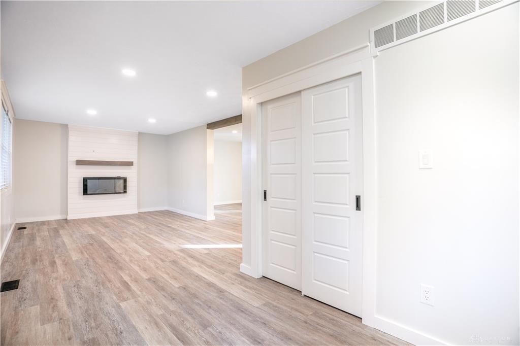 2816 Broadway Avenue Property Photo 6