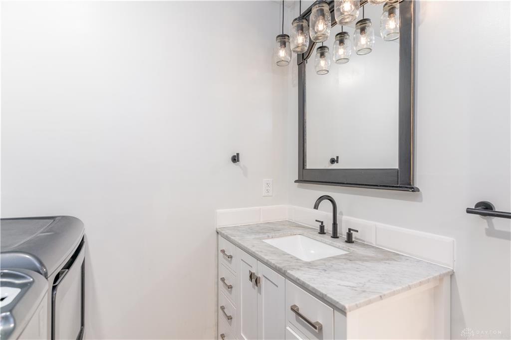 2816 Broadway Avenue Property Photo 17