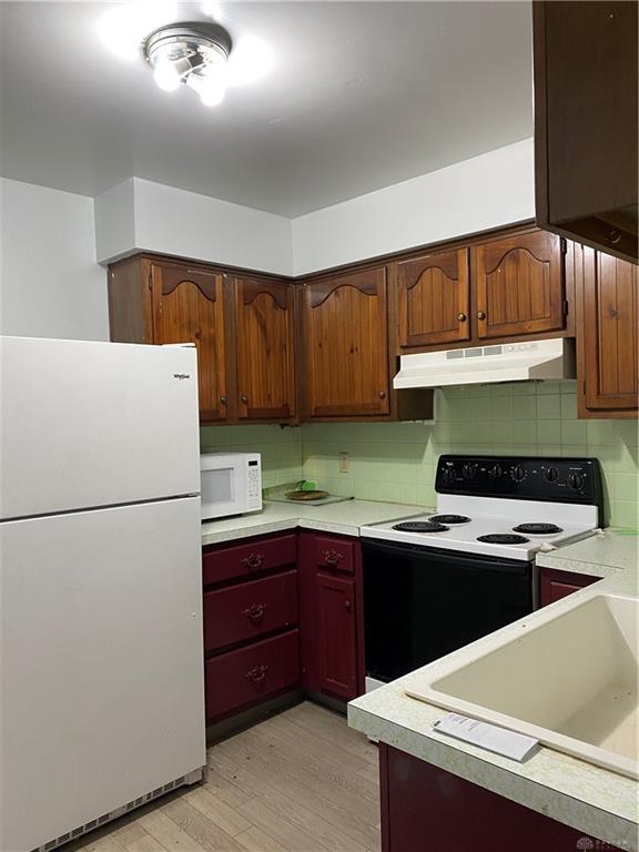 139 Grove Property Photo 5