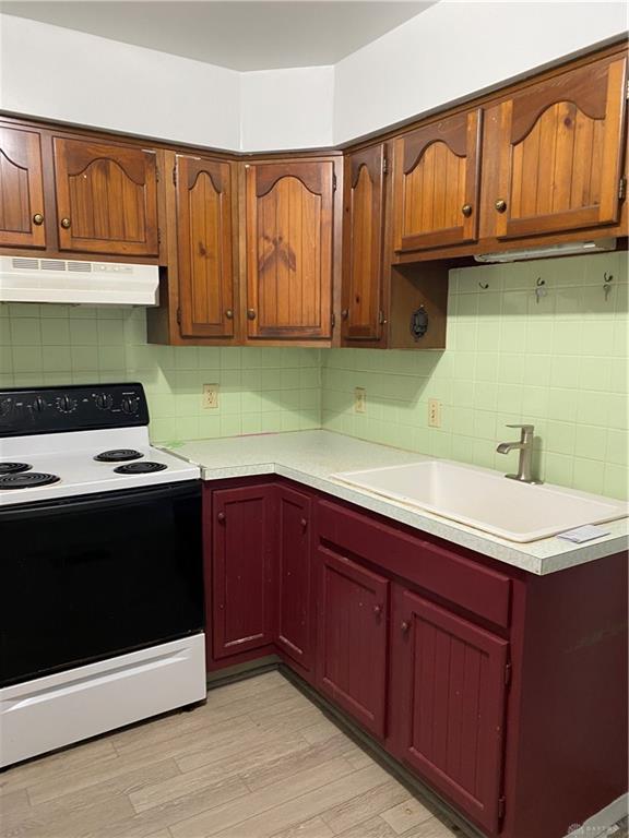 139 Grove Property Photo 6