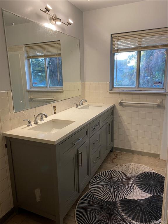 139 Grove Property Photo 7