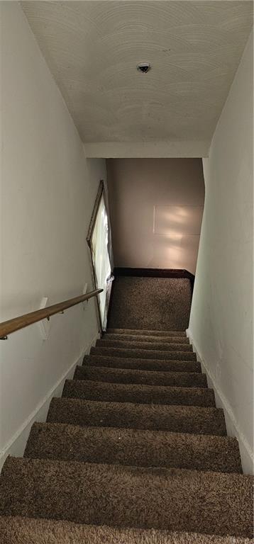 1233 Everett Property Photo 4