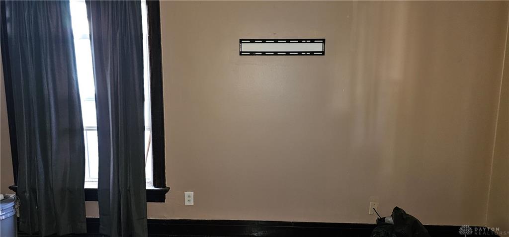 1233 Everett Property Photo 9