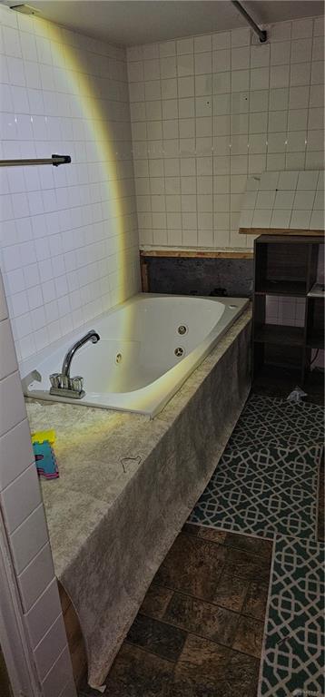 1233 Everett Property Photo 14