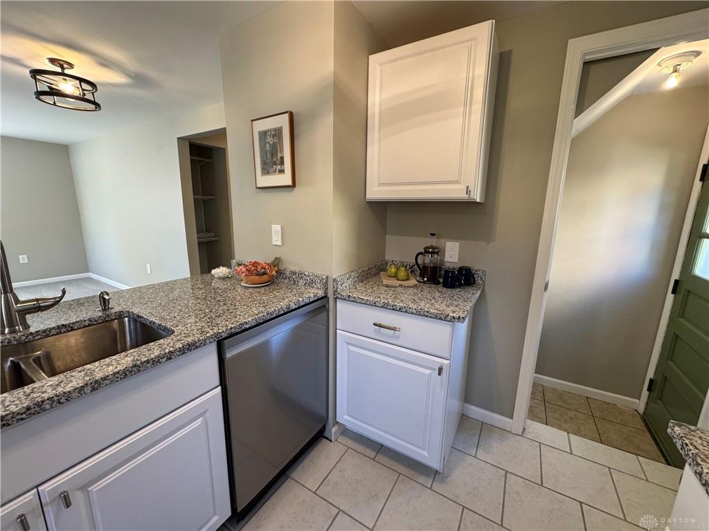 3855 Addison Property Photo 11