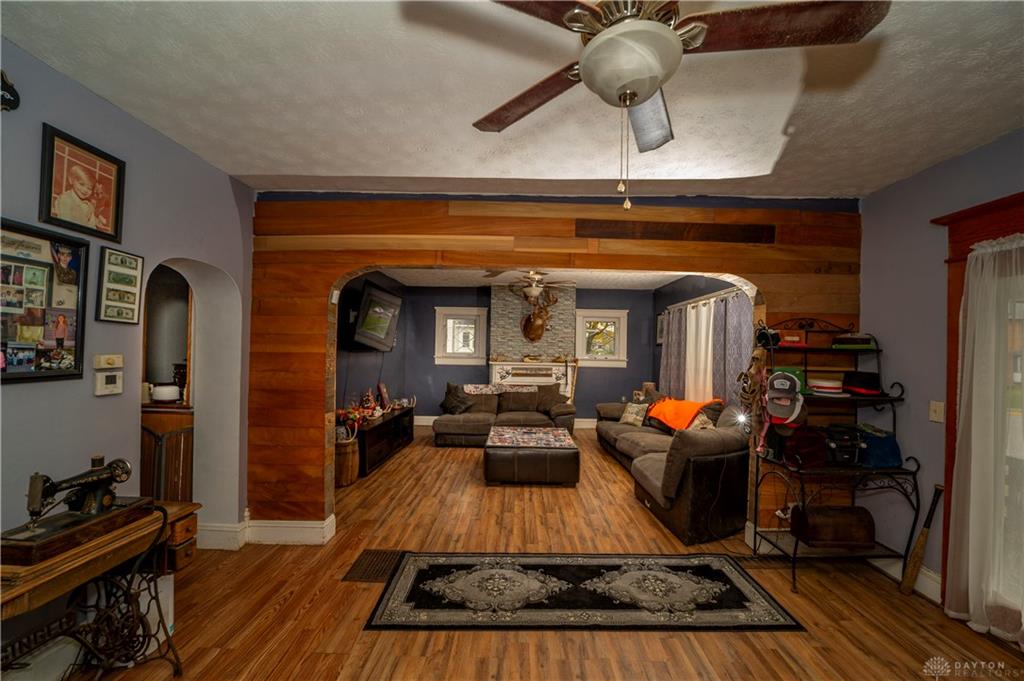 412 E Madison Property Photo 5