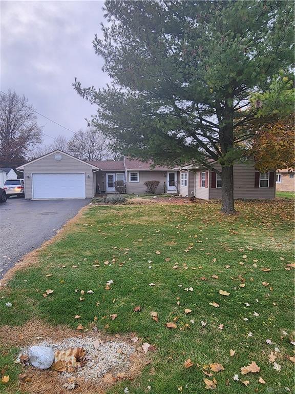 1747 N Barron Property Photo 1