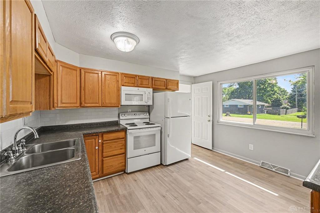 7725 Harrington Property Photo 7