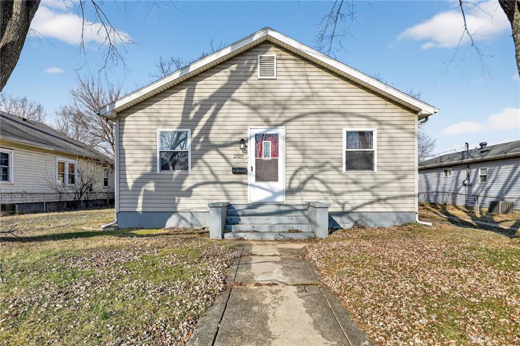 2327 Lodell Property Photo 1