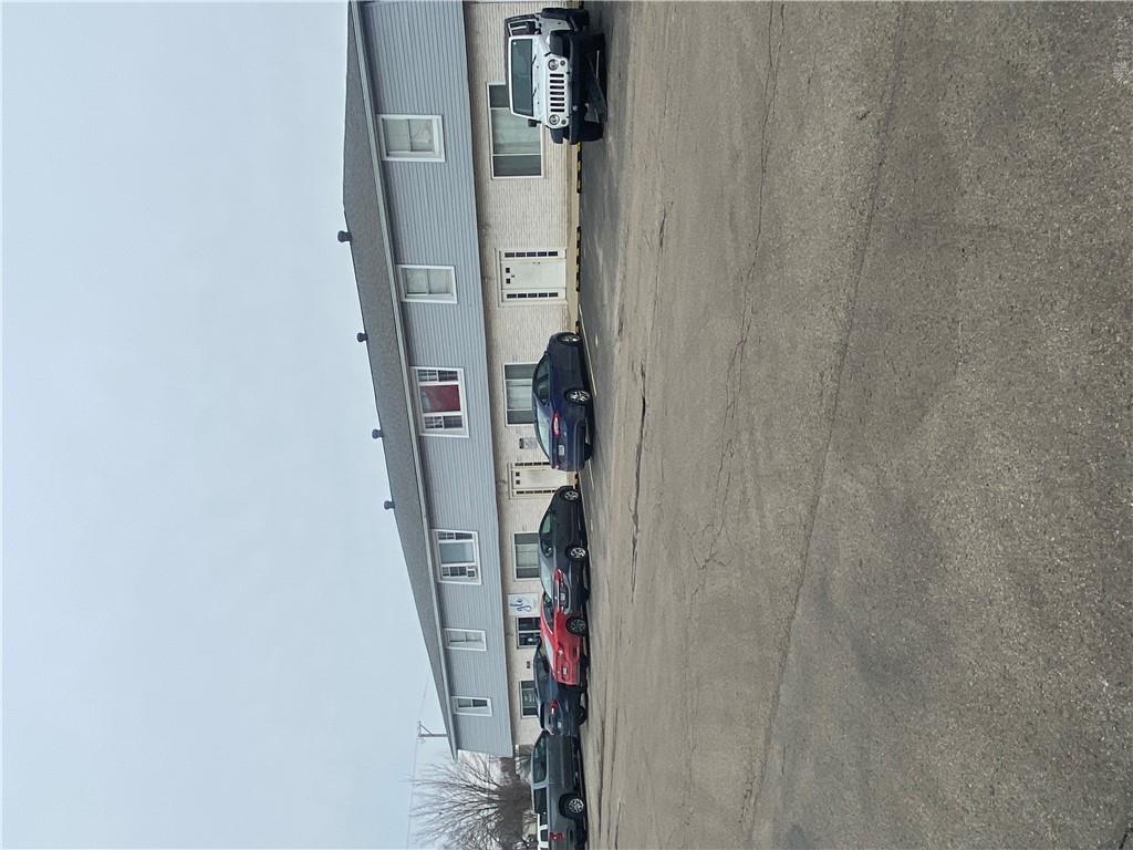 303 E Main Property Photo 6