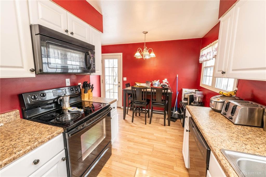 1222 Oakhill Property Photo 4