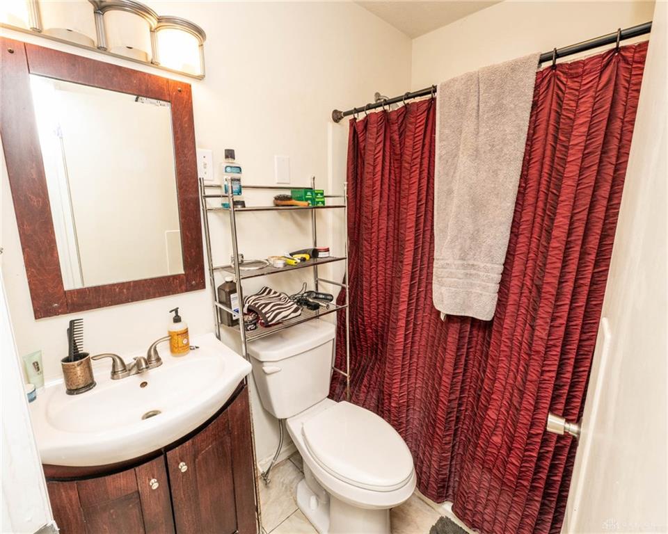 1222 Oakhill Property Photo 5