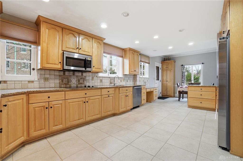 25 W Thruston Property Photo 45