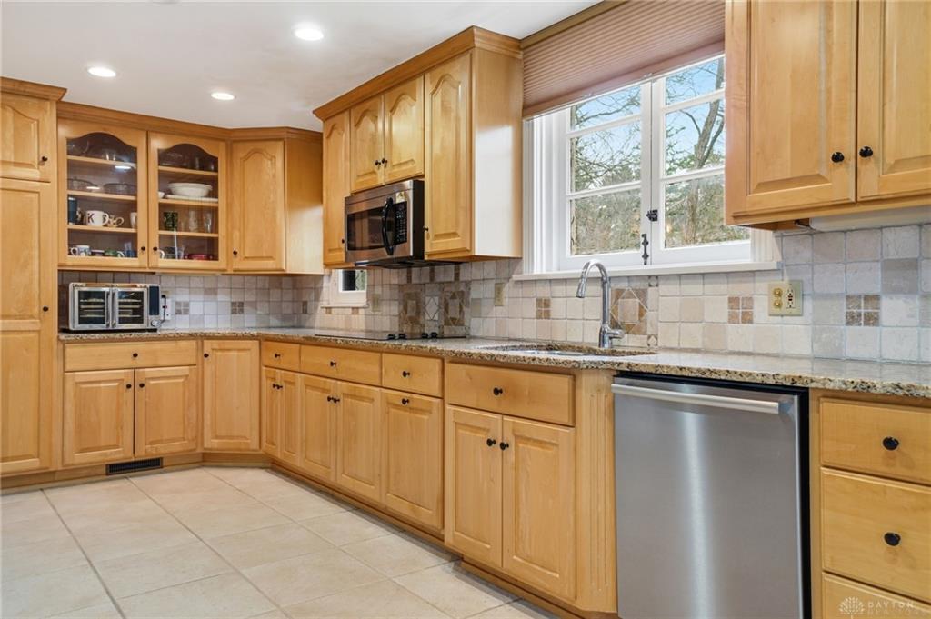 25 W Thruston Property Photo 48