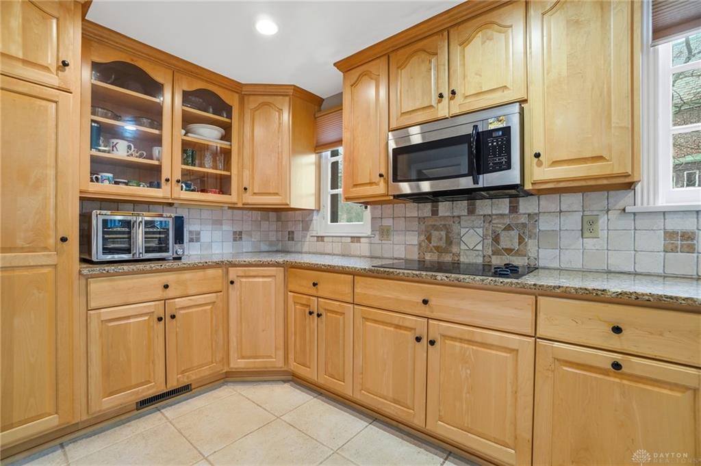 25 W Thruston Property Photo 51