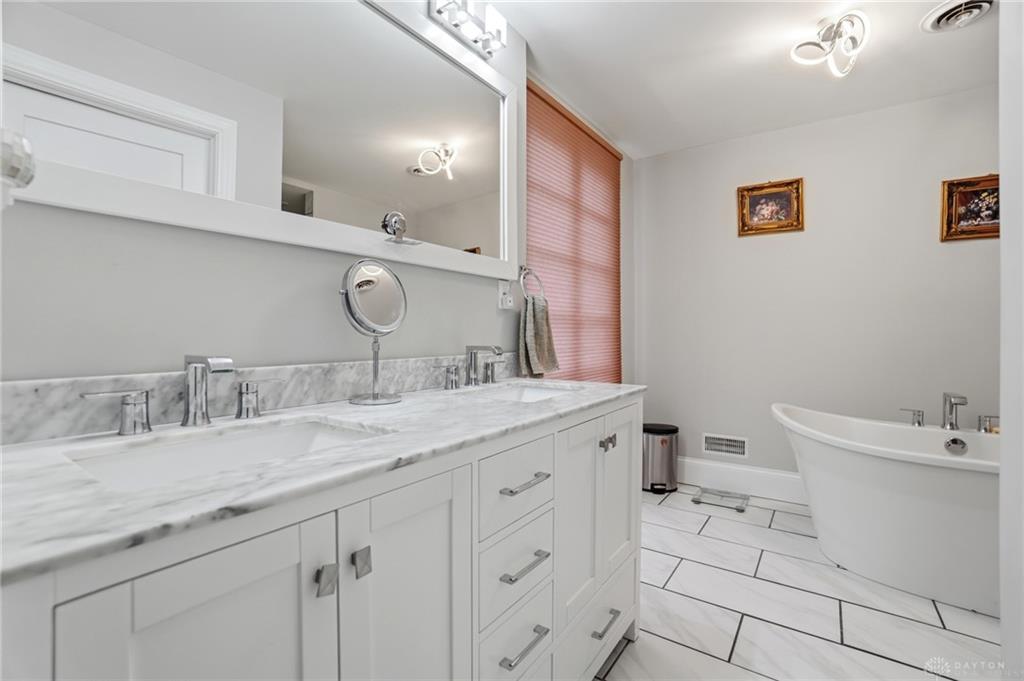 25 W Thruston Property Photo 77