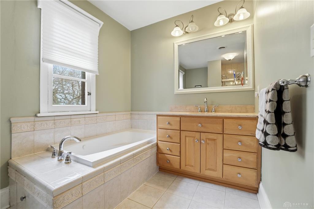 25 W Thruston Property Photo 81