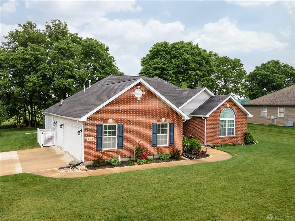 725 Loxley Property Photo 3
