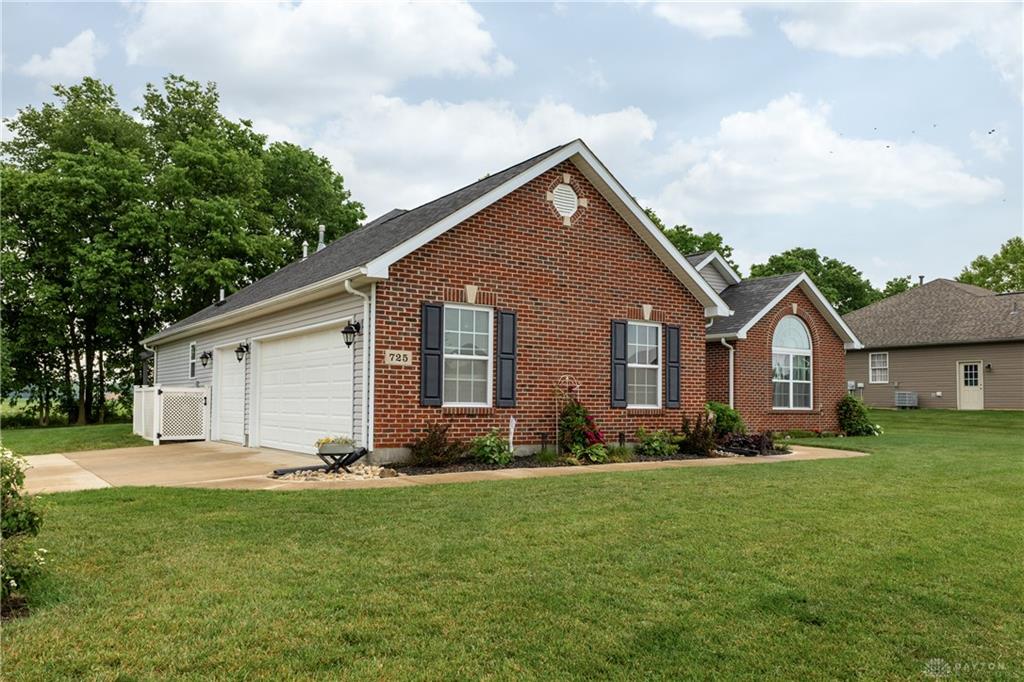 725 Loxley Property Photo 4