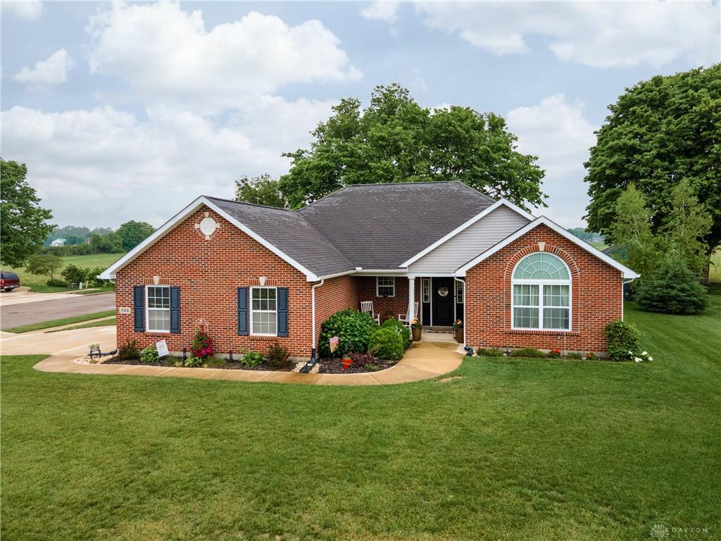 725 Loxley Property Photo 5