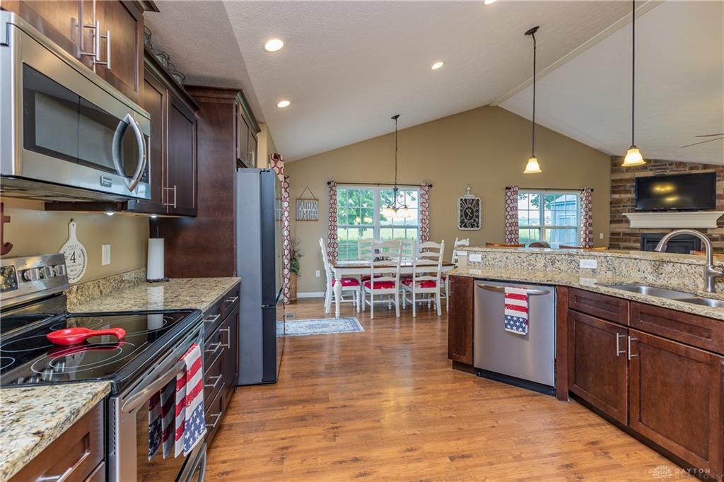 725 Loxley Property Photo 28