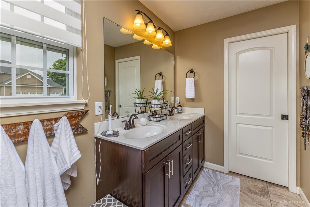 725 Loxley Property Photo 33