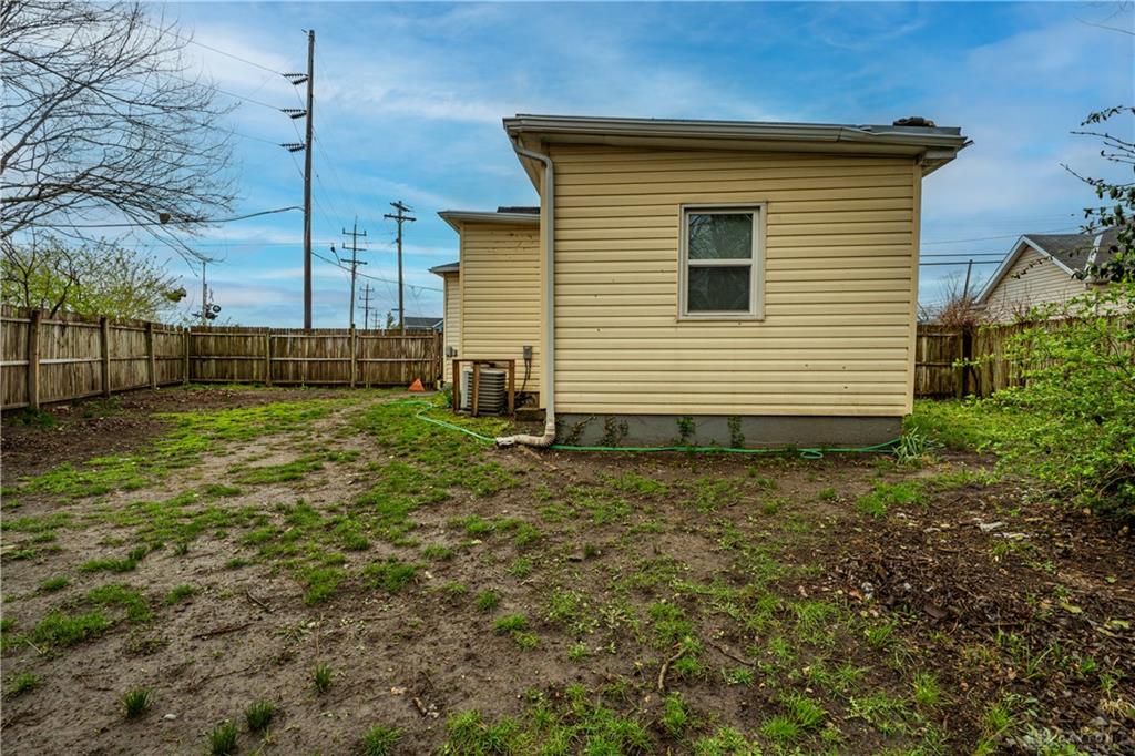 203 S 1st Property Photo 18