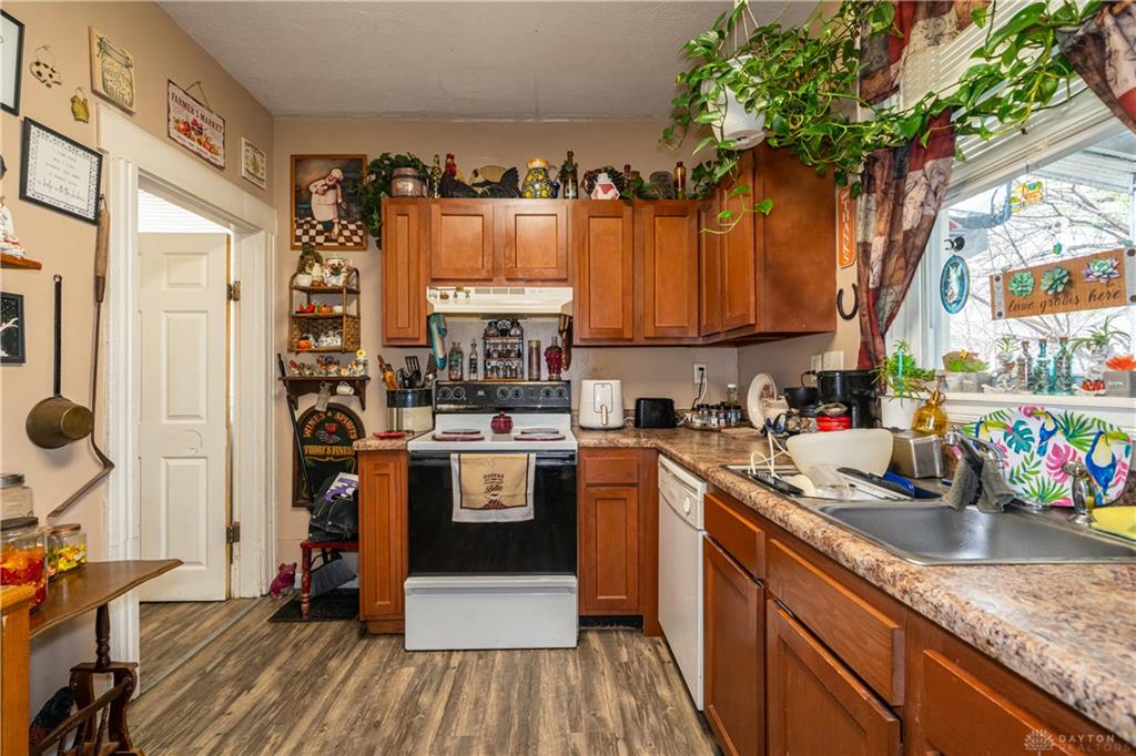 140 Webster Property Photo 6