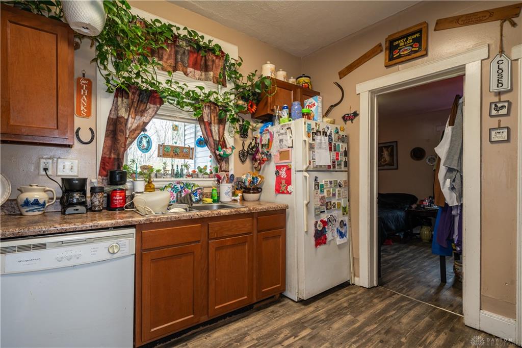 140 Webster Property Photo 8