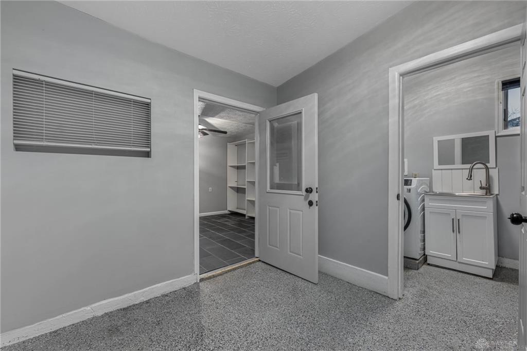 1041 Vine Property Photo 6