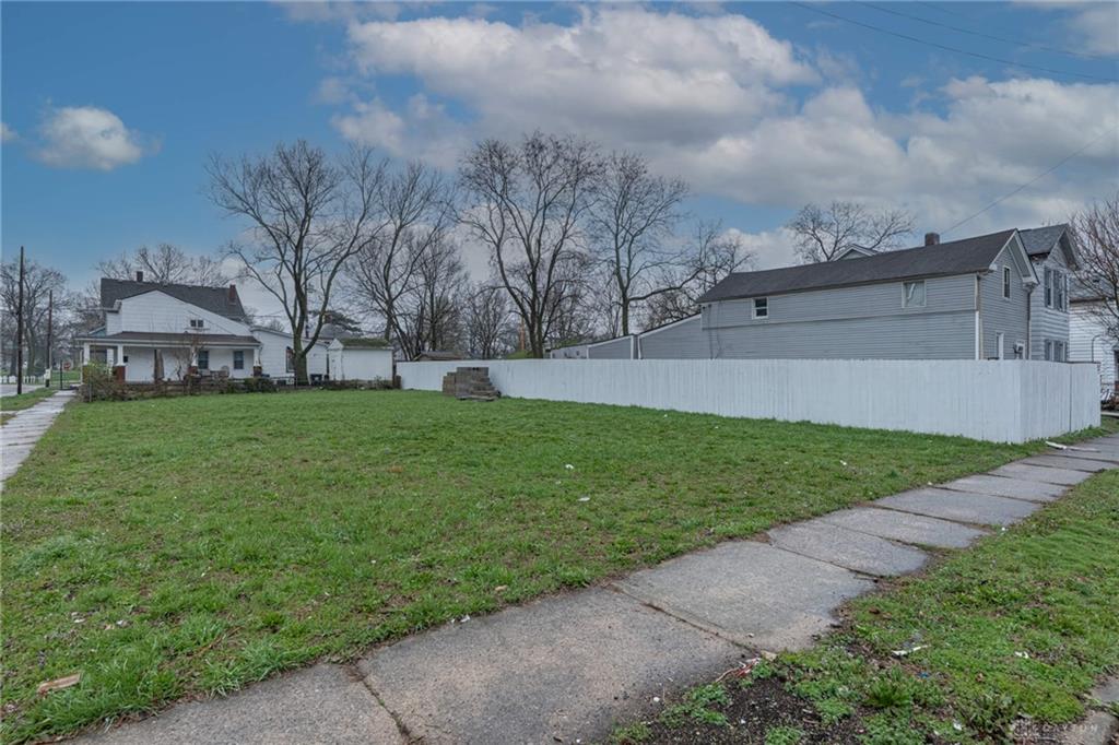 1041 Vine Property Photo 18