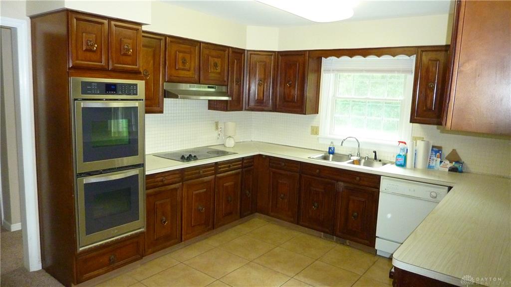 665 Dionne Property Photo 5