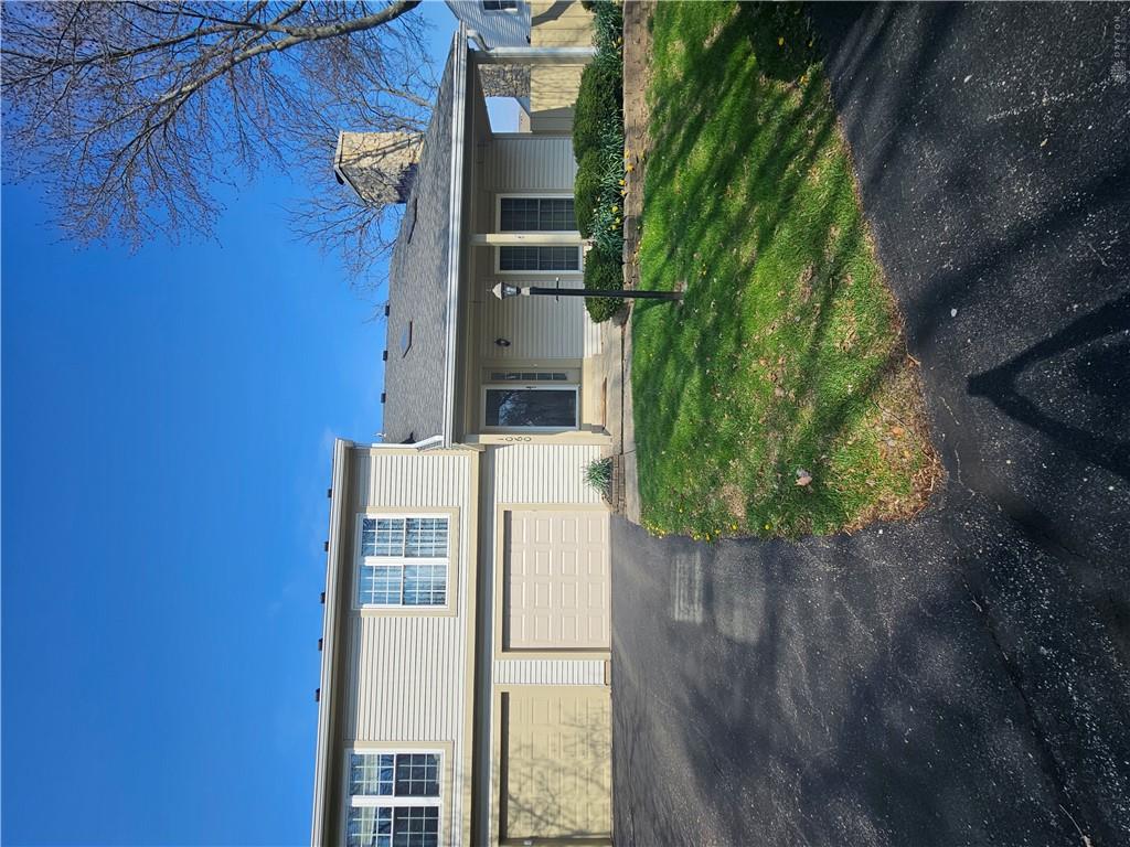 1060 Foxshire Property Photo 2