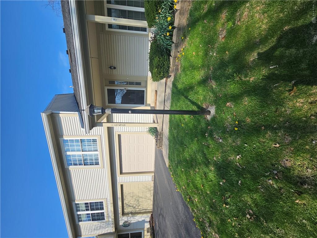 1060 Foxshire Property Photo 3