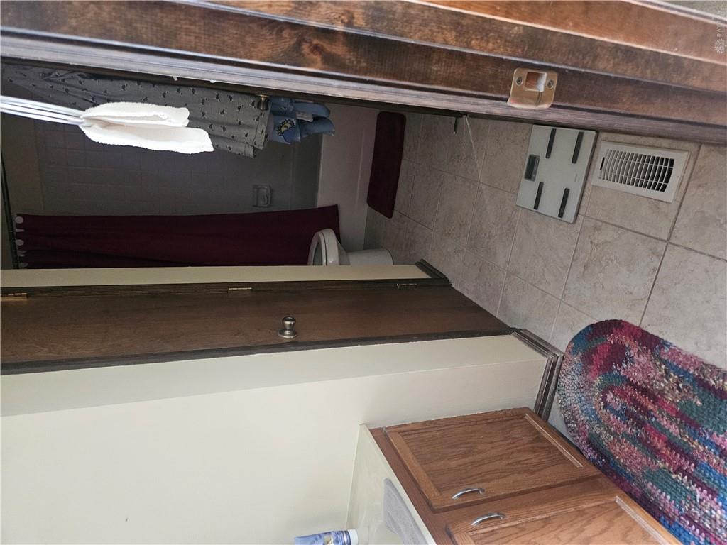 1060 Foxshire Property Photo 23