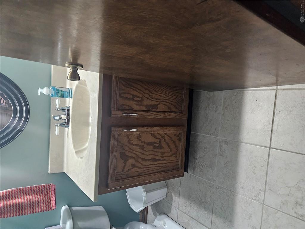 1060 Foxshire Property Photo 29