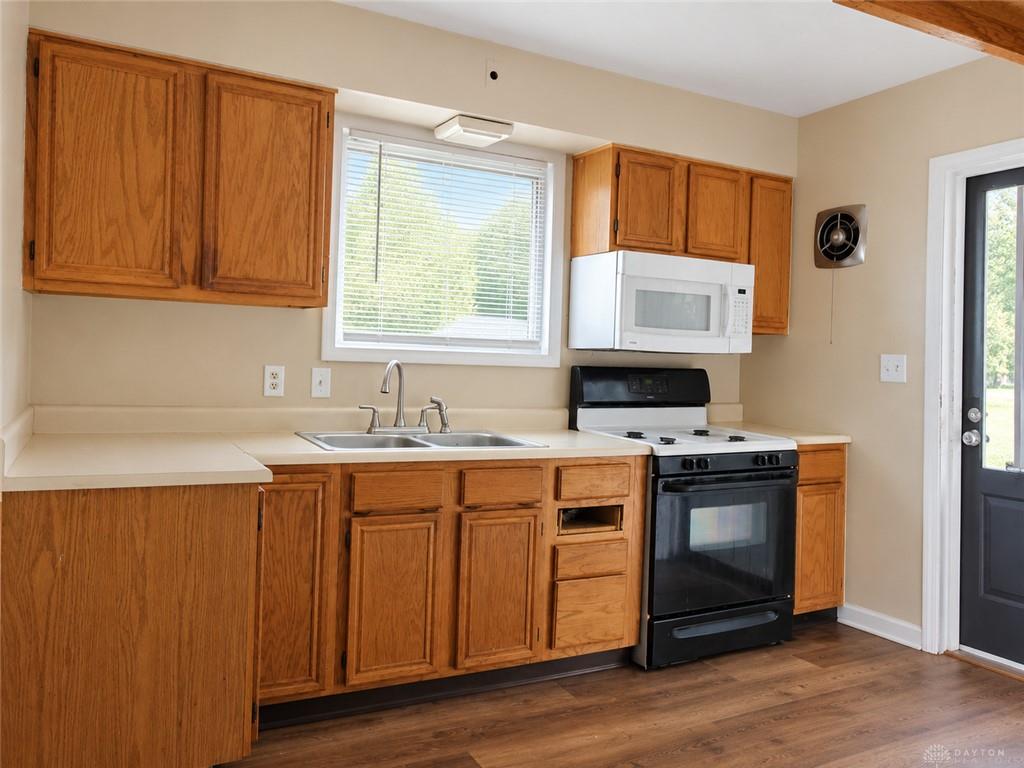 5026 Hackett Property Photo 4