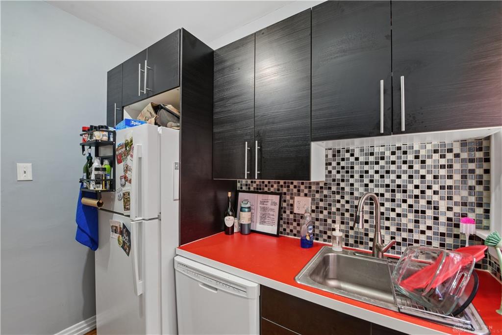 3636 Besuden Property Photo 18