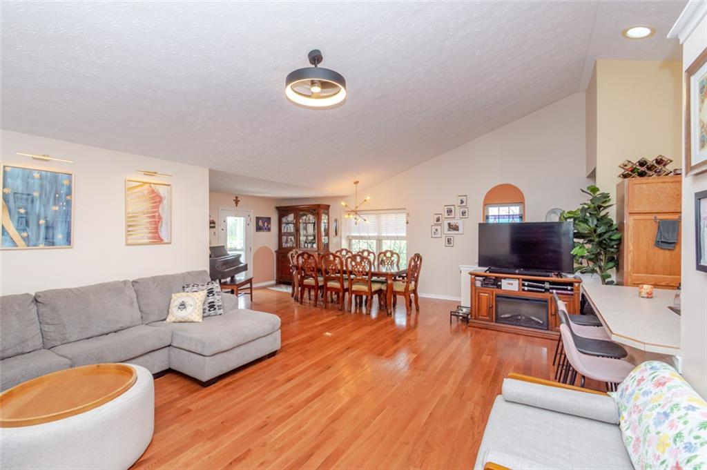 436 Jodee Property Photo 5