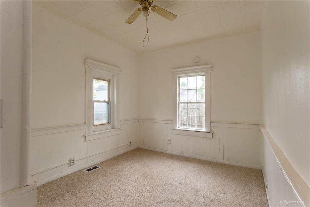 2039 Howard Property Photo 5