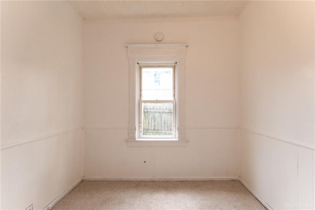 2039 Howard Property Photo 6
