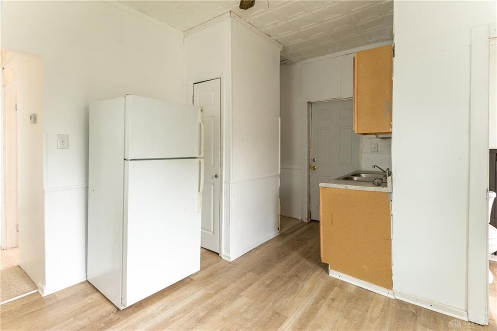 2039 Howard Property Photo 7